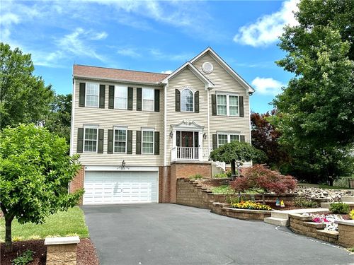 111 Cherrywood Dr, New Kensington, PA, 15068-8351 | Card Image
