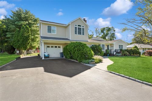 123 Broad Ave, Riverhead, NY, 11901-5053 | Card Image
