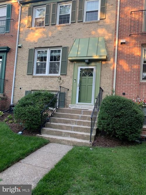 2402 Windbreak Dr, ALEXANDRIA, VA, 22306-2604 | Card Image