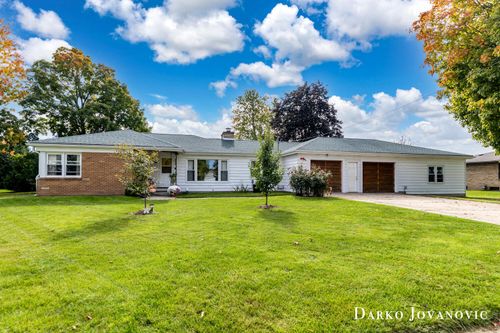 390 W Division St, Sparta, MI, 49345-1004 | Card Image