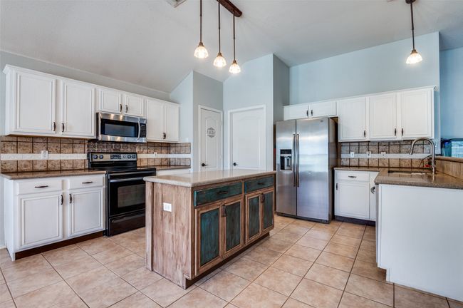 6431 Peak View Ct, House other with 3 bedrooms, 2 bathrooms and null parking in Midlothian TX | Image 12