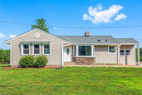 7080 Pine Hall Rd, Belews Creek, NC, 27009-9736 | Card Image