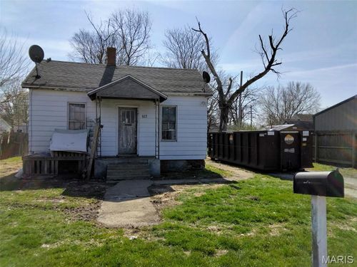 812 N Chicago St, Lincoln, IL, 62656-1863 | Card Image