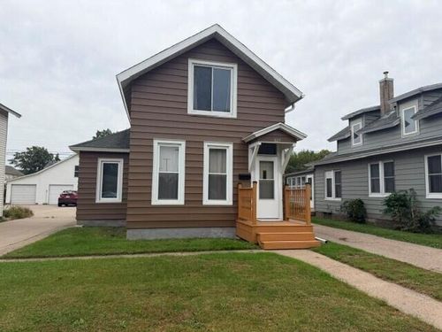 825 W 5th St, Winona, MN, 55987-5117 | Card Image