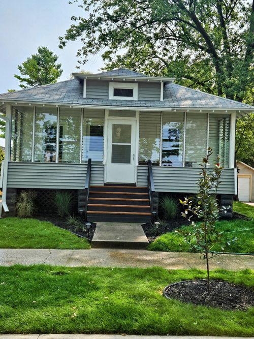 824 Waverly Ave, Grand Haven, MI, 49417-2132 | Card Image