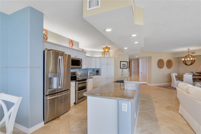 APT-7C - 3000 N Highway A1a, Condo with 3 bedrooms, 3 bathrooms and null parking in Hutchinson Island FL | Image 15