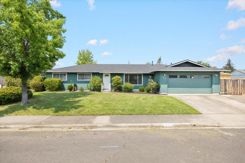 2270 Kerry Drive, Medford, OR, 97504 | Card Image