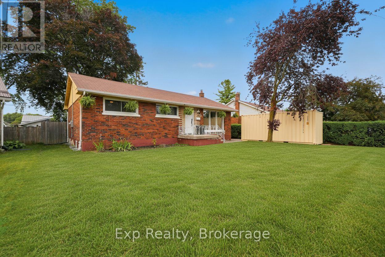 Residential in Quinte West (Trenton Ward) 3