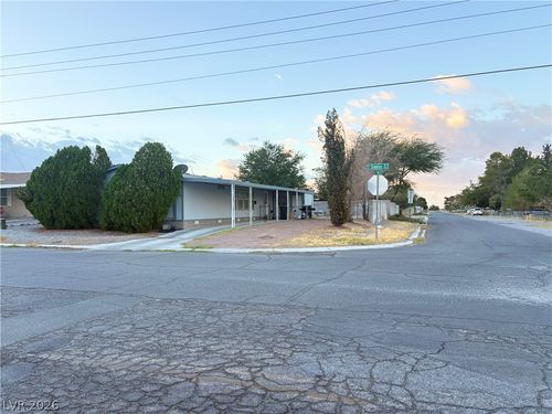 511 E Simkins Rd, Pahrump, NV, 89060-2660 | Card Image