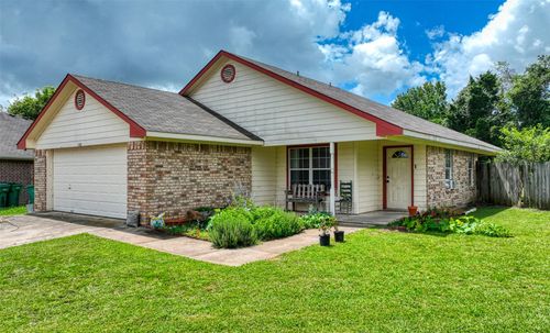 108 Wolf Ln, Lacy Lakeview, TX, 76705-6169 | Card Image