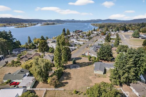 198 Alder St, Cathlamet, WA, 98612-9674 | Card Image