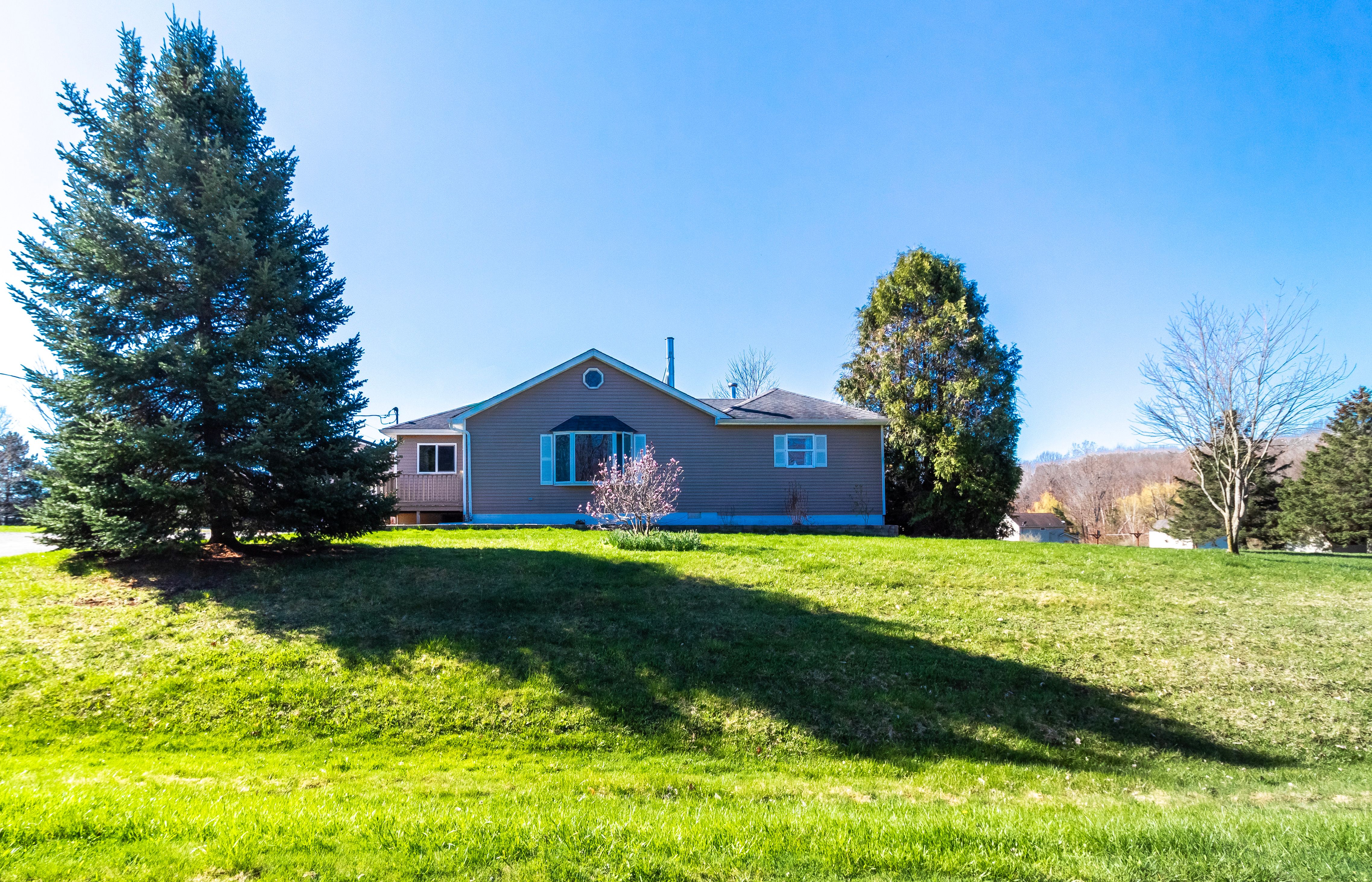 Hollenbeck Rd, Columbiaville, MI 48421