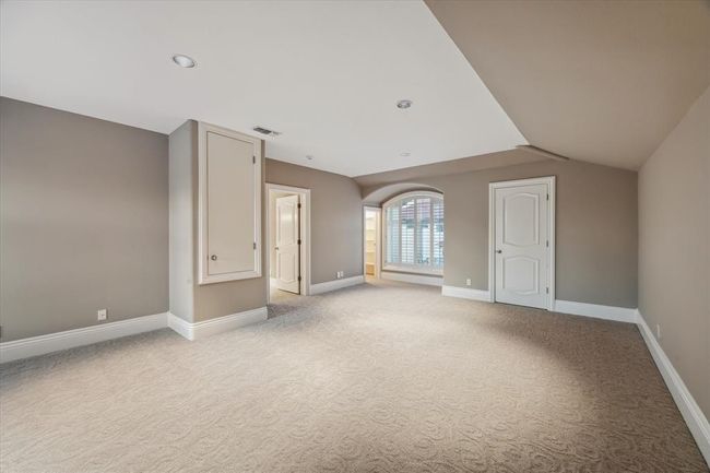 GUEST QUARTER'S BEDROOM | Image 42
