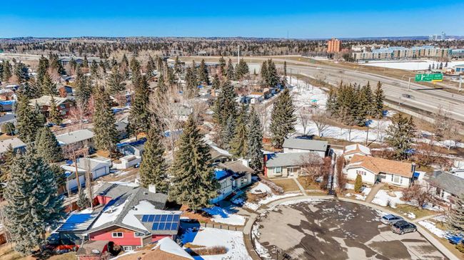 5407 Ladbrooke Drive Sw, Home with 3 bedrooms, 1 bathrooms and 6 parking in Calgary AB | Image 30