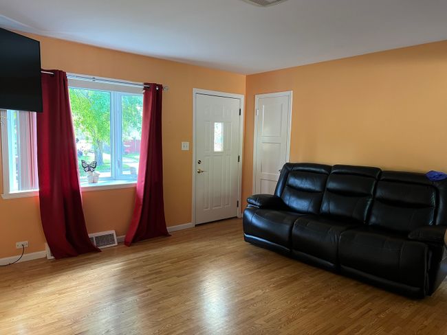 1933 Apache Rd, House other with 2 bedrooms, 2 bathrooms and 1 parking in Waukegan IL | Image 5