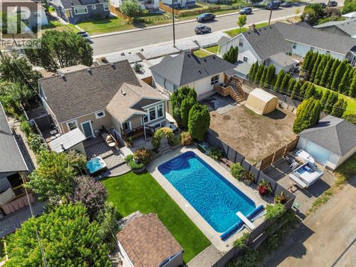 1060 Pleasant St, Kamloops, BC, V2C3B8 | Card Image