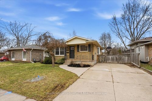 8165 Paddock Trail Dr, Niagara Falls, ON, L2H1W9 | Card Image