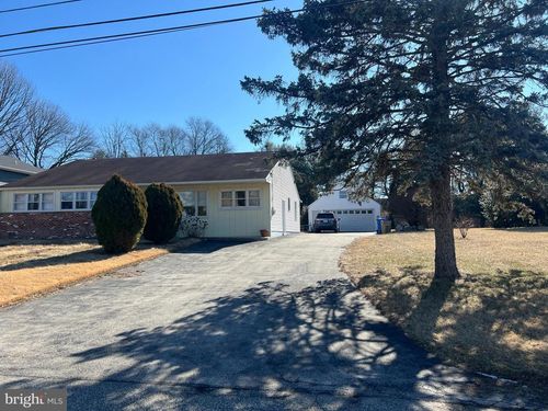 219 Locust St, NEWTOWN SQUARE, PA, 19073-3331 | Card Image