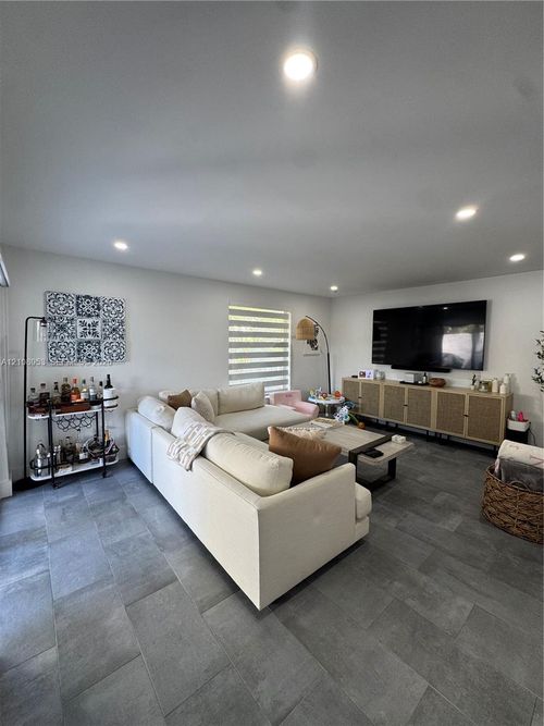 p19-4700 Sw 67th Ave, Miami, FL, 33155-5885 | Card Image