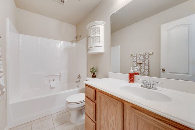 Full Bath Uostairs. | Image 22