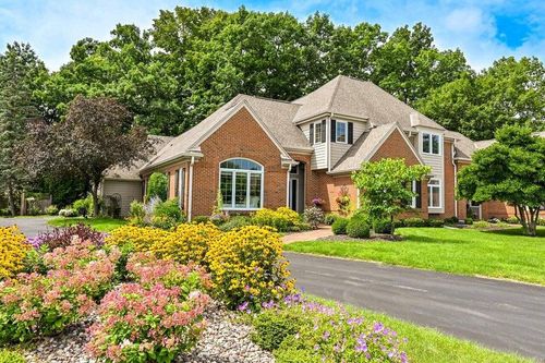 2835 W Golf Cir, Mequon, WI, 53092-2446 | Card Image