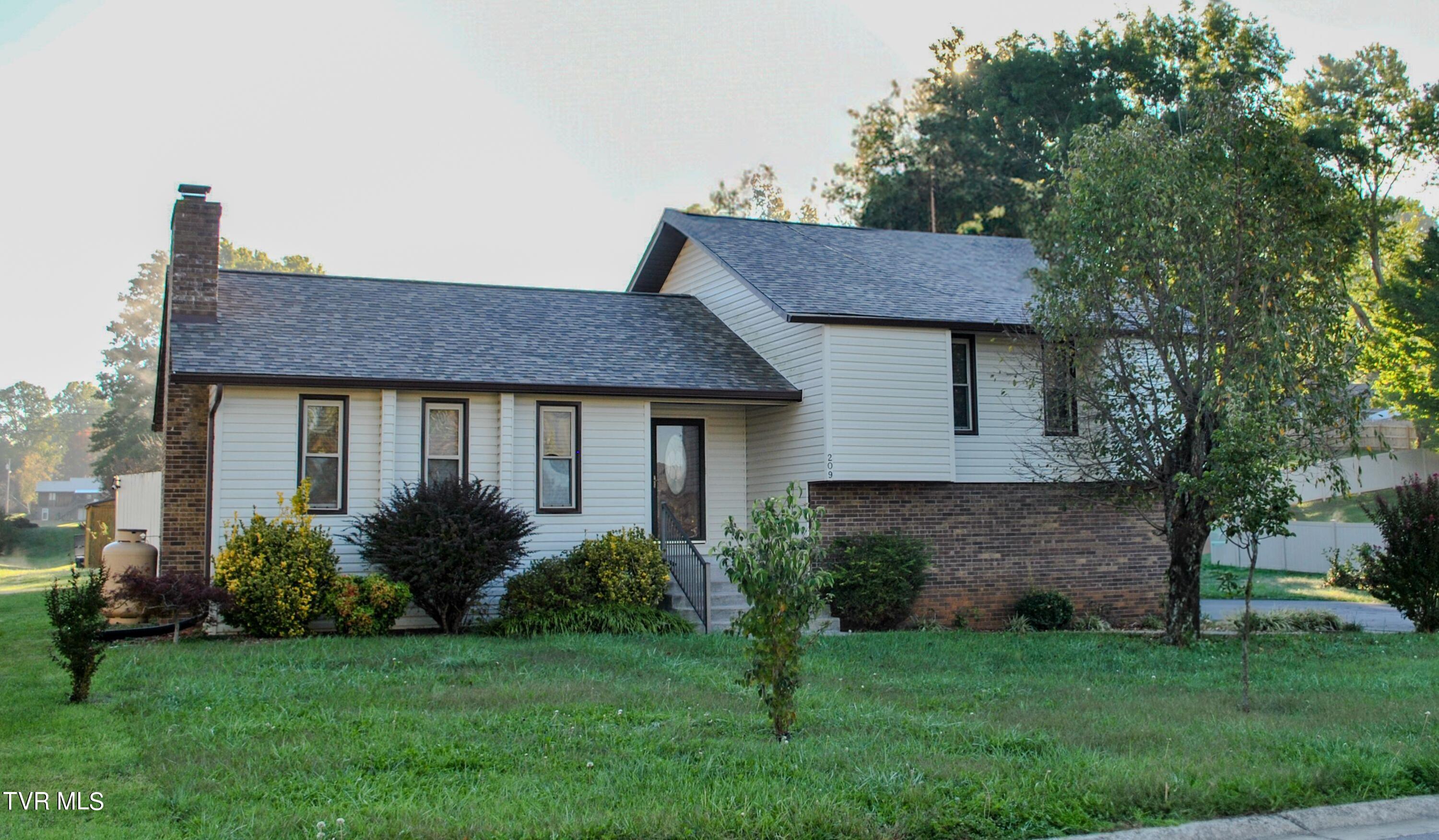 209 Countryshire Court, For Sale in Kingsport Zoocasa