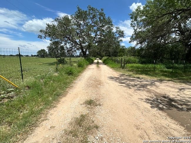 7525 N State Highway 16, House other with 3 bedrooms, 2 bathrooms and null parking in Poteet TX | Image 9