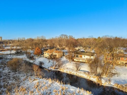 5057 Nine Mile Creek Cir, Bloomington, MN, 55437-1324 | Card Image