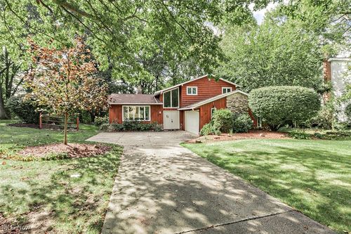 32650 Stony Brook Ln, Solon, OH, 44139-1939 | Card Image