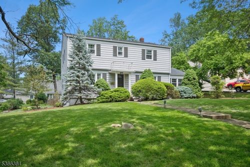 1 Hillary Ct, Livingston, NJ, 07039-3616 | Card Image