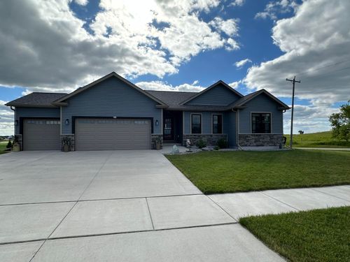 800 Linda Ln, Watertown, WI, 53094-6230 | Card Image