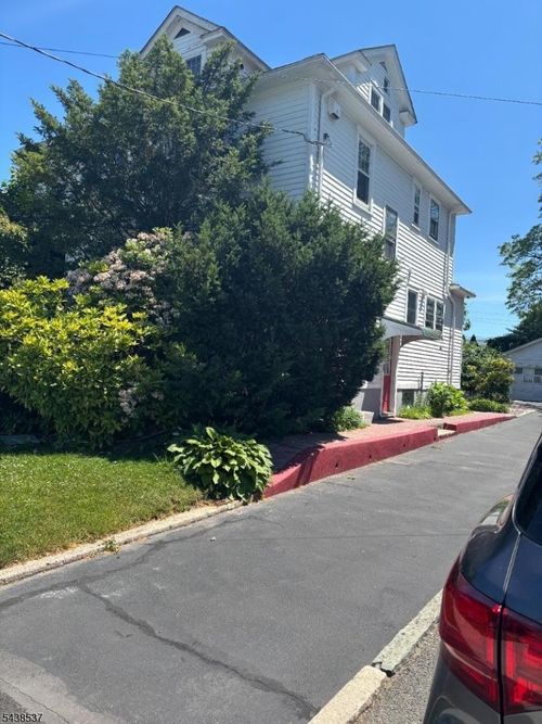 2074 Stowe St, Union, NJ, 07083-6010 | Card Image