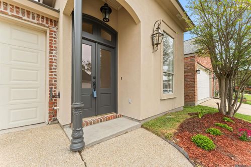 10684 Woodland Oaks Dr, Baton Rouge, LA, 70809-3334 | Card Image