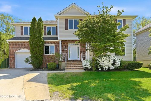 402 Twin Oaks Dr, Lakewood, NJ, 08701-7146 | Card Image