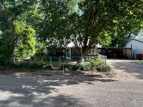 106 E Hackberry St, Leonard, TX, 75452-2210 | Card Image