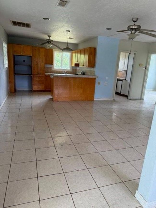 231 Bayshore Rd, House other with 2 bedrooms, 2 bathrooms and 2 parking in Anahuac TX | Image 9