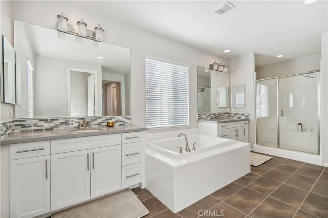 19216 Bension Dr, House other with 6 bedrooms, 4 bathrooms and 2 parking in Santa Clarita CA | Image 19