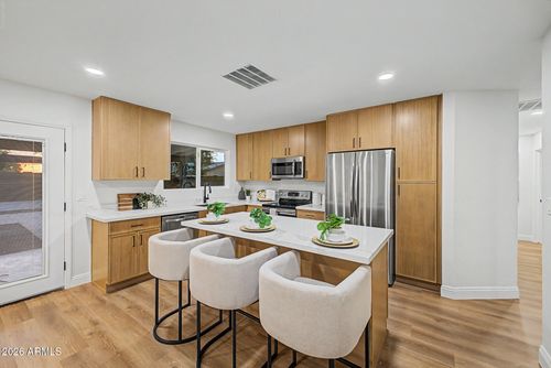 20450 N 14th Ln, Phoenix, AZ, 85027-3633 | Card Image