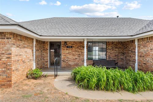 1716 E Ridgeway St, Weatherford, OK, 73096-5832 | Card Image
