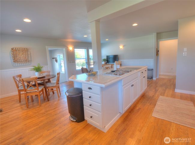 23206 Se 448 Th St, Home with 3 bedrooms, 3 bathrooms and 8 parking in Enumclaw WA | Image 7
