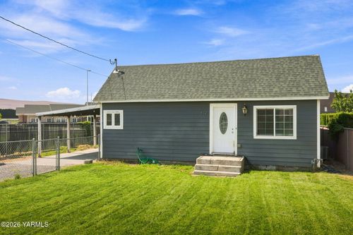 412 E Seattle Ave, Moxee, WA, 98936-9639 | Card Image