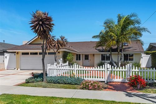 5621 Clark Dr, Huntington Beach, CA, 92649-2768 | Card Image