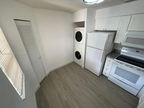 14208-14208 Glenmoor Dr, West Palm Beach, FL, 33409-2810 | Card Image