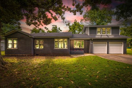 411 Southern Oaks Dr, Lake Jackson, TX, 77566-4513 | Card Image