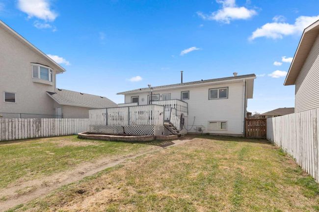 909 7 St Se, House detached with 4 bedrooms, 2 bathrooms and 2 parking in Redcliff AB | Image 35