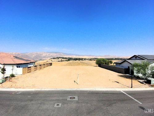 6825 Aquamarine Dr, Bakersfield, CA, 93306-9426 | Card Image