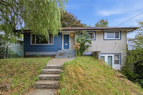 635 Bruce Ave, Nanaimo, BC, V9R3Y8 | Card Image