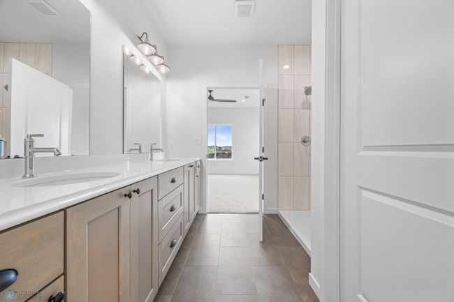 Owner's Private Bath | Image 20