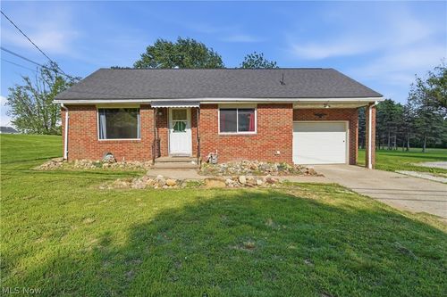 942 32nd St Nw, Massillon, OH, 44647-5218 | Card Image