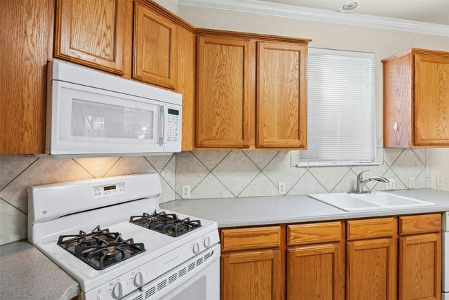 Kitchen | Image 12